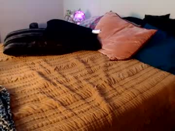 couple Free Live Sex Cams with croxfox