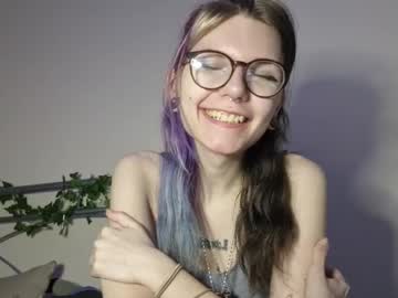 girl Free Live Sex Cams with lizzyylovesick