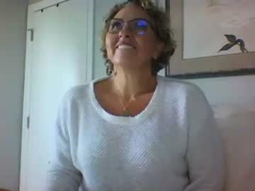 girl Free Live Sex Cams with momnxtdoor